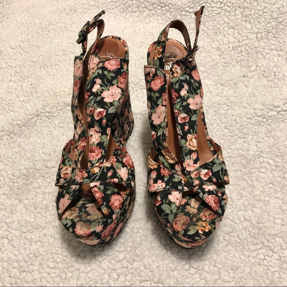 Jeffrey Campbell Mariel floral wedge sandal 🌸 - Picture 3 of 6